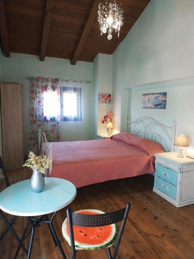 Maria Guesthouse อลิเวรี ภายนอก รูปภาพ