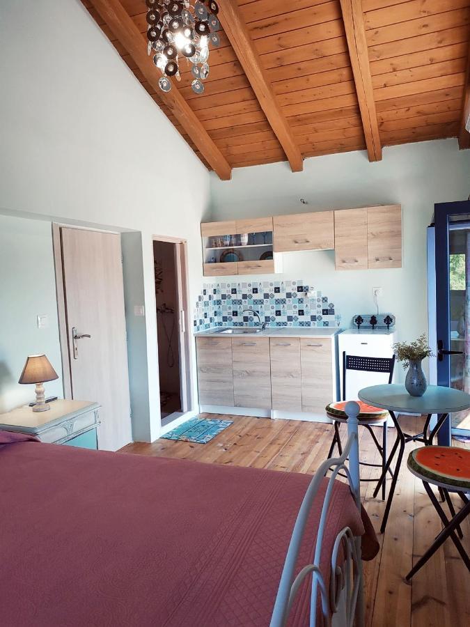 Maria Guesthouse อลิเวรี ภายนอก รูปภาพ