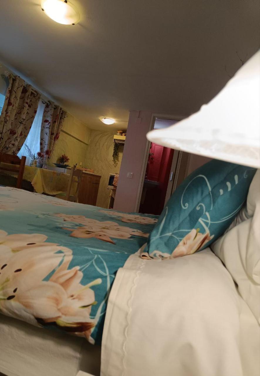 Maria Guesthouse อลิเวรี ห้อง รูปภาพ